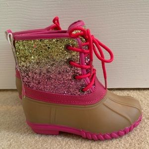 Girls glitter snow boots. NWT